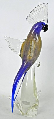 KAKADU FORMIA blauer Glaskörper mit Goldeinschlüssen, auf Ast in Klarglas, fein gearbeitet, "Formia" Murano, H 43cm