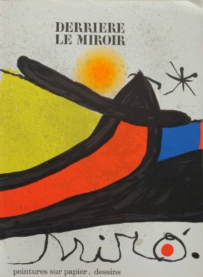 KONVOLUT KÜNSTLERBÜCHER „Derrière le Miroir“ - Drei Stück: Nr. 141, Alexander CALDER (1898-1976), mit acht originalen Farblithografien (davon drei doppelseitig), Buch 38x28cm, Galerie Maeght, Paris 1963, sehr gut erhalten; Nr. 246/235, Marc Chagall (1887-1985), Konvolut aus zwei Mappen, nicht sortiert, große farbige Abbildungen, teilweise Original-Lithographien, Buch 38x28cm, Galerie Maeght, Paris 1979 und 1981, gut erhalten; Nr. 193/194, Joan Miró (1893-1983), Konvolut aus zwei Mappen, nicht