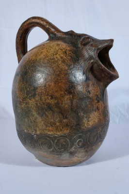 SPITZMÜLLER Bernhard (1892-1961), Krug in Form eines Kugelfisches, mit Ausguss und Henkel, Ornamente am Boden, unten signiert mit 