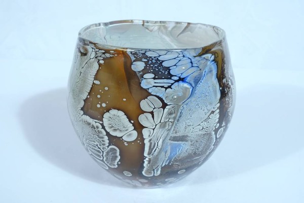 HUNDSTORFER Helmut Werner (*1947 in Linz) Vase, Künstlerglas. H 19,5 cm, D 16 cm.