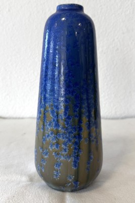 Künstlervase in Blau.