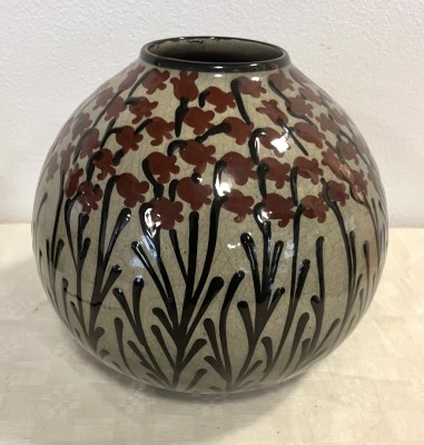 Karlsruher Majolika, Entwurf von Alfred Kusche, Vase in Kugelform.