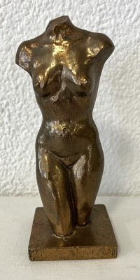 Anonym (20. Jahrhundert) Torso einer Frau, Messingskulptur.