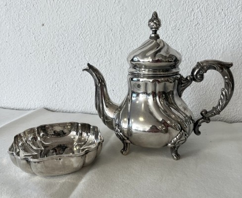 Silber-Set, zweiteilig, bestehend aus Kaffeekanne und Schale, 925er Sterlingsilber und 800er Silber.