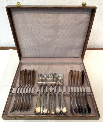 Fischbesteck, 800 Silber punziert, für zwölf Personen.