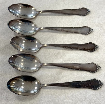 Menue-Löffel (800 Silber punziert), für fünf Personen.