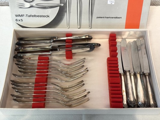 Silberbesteck (800 Silber punziert), für zwölf Personen.
