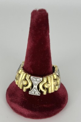Ring mit flexiblen Gliedern und 18 Brillanten, bicolor, Gelbgold / Weißgold 750 (punziert).