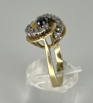 Ring besetzt mit Brillanten und Saphir, Gelbgold 585 (punziert).