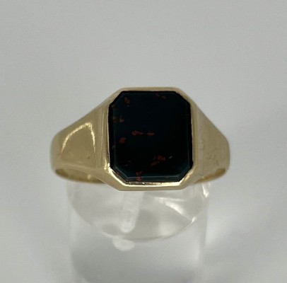 Siegel-Ring mit Blutjaspis, Gelbgold 585 (punziert).