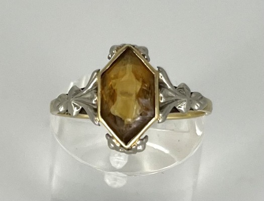 Citrin-Ring in vegetabil gestalteter Fassung, Gelbgold 585 (punziert).