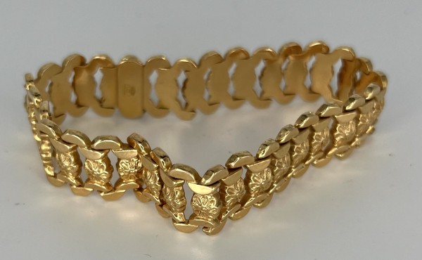 Goldarmband, 750 Gelbgold, mit feinen Blütendekorationen. Sicherheitsacht.