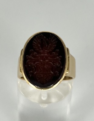 Siegelring mit Onyx, 750 Gelbgold.