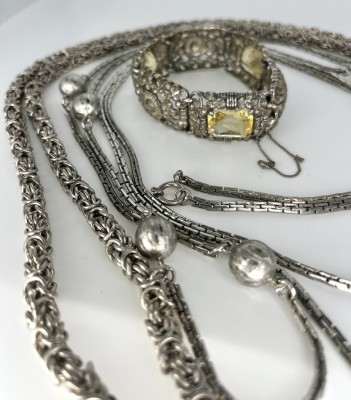Silberschmuck-Konvolut, bestehend aus vier Teilen, Silber 935 / 835.
