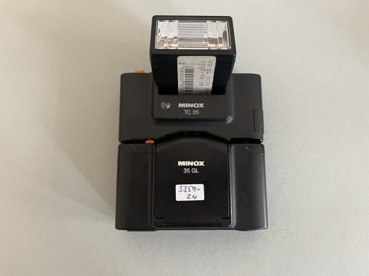 Kompaktkamera, Minox 35 GL mit dazugehörigem Blitz TC 35.