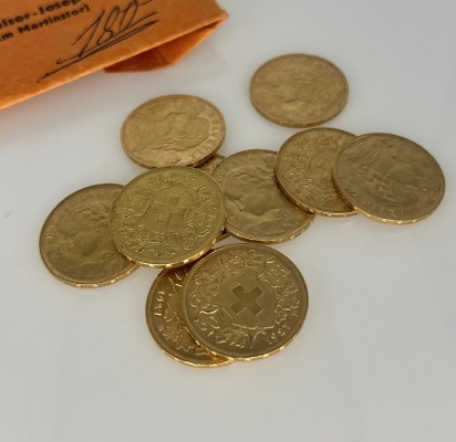 Goldmünzen, sogenannte Vreneli, zehn Stück. Darunter Jahrgang 1910, 1922, zwei 1927, drei 1935 und drei 1947. In einem guten Zustand. ca. 65g.