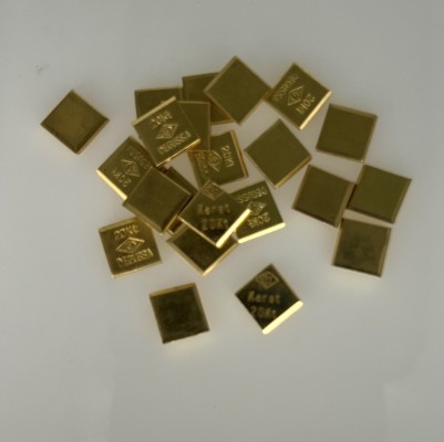 Goldplättchen, 833 Kronengold, 22 Stück, mit Degussa Stempel, 23,67g.