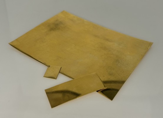 Goldplatte, 833 Kronengold, drei Stück, mit Degussa Rechnung, 34,1g.