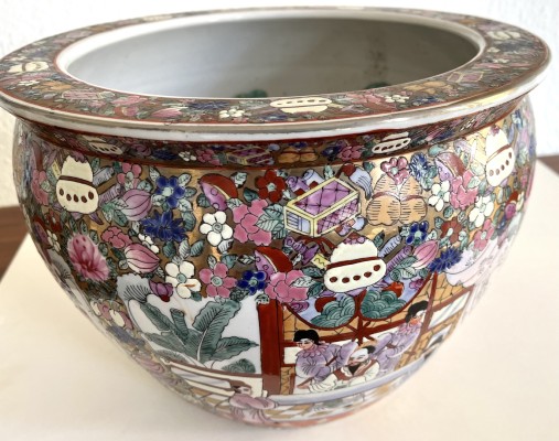 Fish-Bowl, China, zweite Hälfte 20. Jahrhundert. Polychrome Bemalung, innen mit 