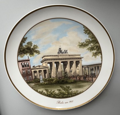 KPM, Teller mit Stadtmotiven, vier Stück. Berlin - Sternwarte, Brandenburger Tor, Heilands Kirche, Werdersche Kirche.