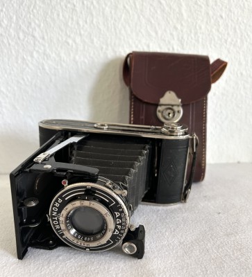 Kamera mit Ledertasche, AGFA Prontor.