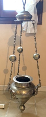 Deckenlampe, 16. Jahrhundert, Bronze. Monumentale hängende Deckenlampe aus Venedig. Diese durch drei verarbeitete Stränge verbunden.