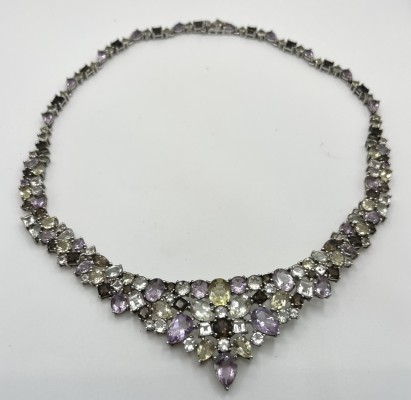 Statement-Kette, 925 Sterlingsilber, Modesteine. Schön angeordnete Kette, die spitz zuläuft. Steine in lila, braun, gelb und weiß.