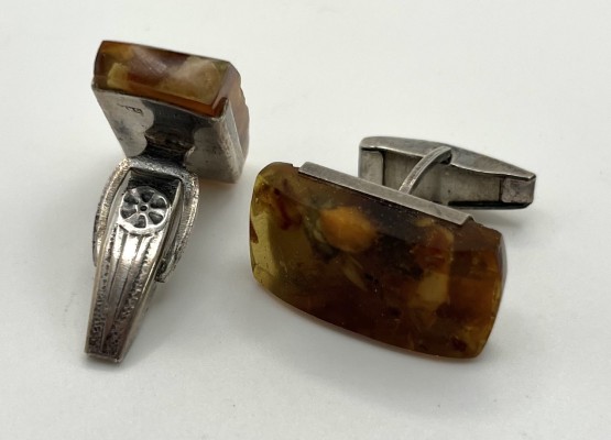 Paar Manschettenknöpfe, 875 Silber, russisch. Rechteckige Bernsteine, in einer Silberfassung.