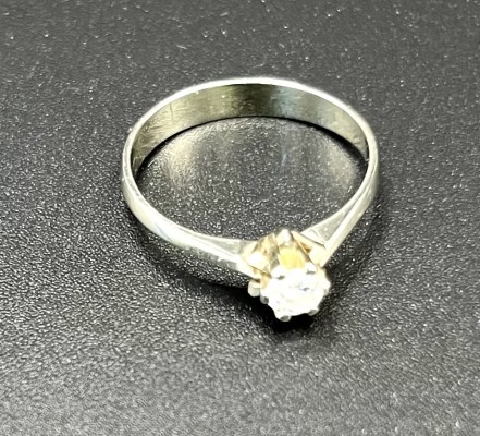 Brillantring, 585 Weißgold, Brillant um um 0,2ct, Größe 57. Schlichter Ring mit einzelnem Brillant auf dem Ringkopf eingelassen.
