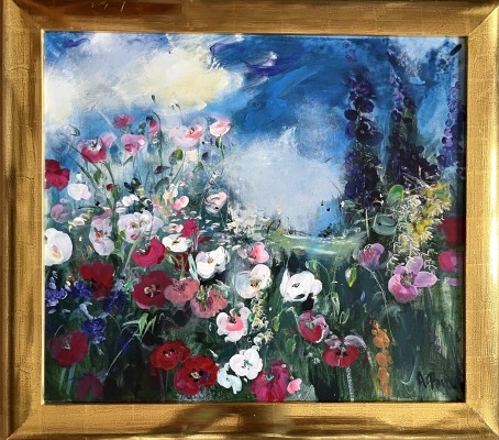 Baur, Alwin (1936 geboren) Blumenwiese, Öl auf Leinwand. Verschiedene Blumen im Vordergrund, im Hintergrund der klare Himmel und ein Feld. Es wirkt förmlich, als würden die Blumen aus dem Gemälde herauskommen.