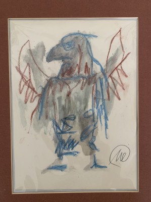 Lüpertz, Markus (geboren 1941), Adler, Mischtechnik. Das Bild zeigt eine abstrakte, fast expressionistische Darstellung eines Adlers. Adler könnte im Kontext von Lüpertz’ wiederkehrendem Interesse an Mythen, Heldenfiguren, Naturformen oder Symbolen stehen. Seine Werke sind oft zwischen Figuration und Abstraktion angesiedelt - er selbst nennt seinen Stil oft „Malerische Intelligenz“. Die Darstellung wirkt bewusst roh, archaisch, fast wie eine moderne Höhlenmalerei. Unter Pass