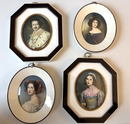 Stieler, Maximilian (1825-1897) Miniaturportraits auf Bein, vier Stück.