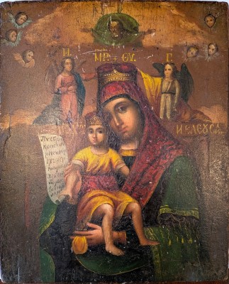Gottesmutter mit dem Jesuskind, 18./19. Jahrhundert, griechische Ikone. Die Ikone zeigt die Gottesmutter mit dem Jesuskind, umgeben von Engeln und dem segnenden Gottvater in der oberen Bildmitte. Die Inschrift 