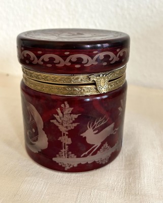 Glas Dose, böhmisch, vermutlich Egermann-Glas.