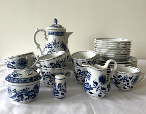 Hutschenreuther Zwiebelmuster Kaffeeservice, für sieben Personen, 27-teilig.