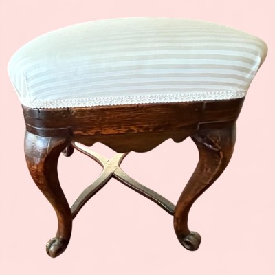 Mahagoni-Hocker, Ende 19. Jahrhundert. Guter Zustand inklusive neuwertigem Polster.