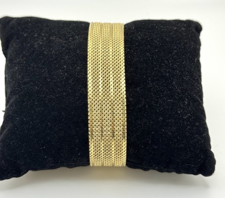 Armband, 333 Gelbgold. Breites Armband in Web-Optik mit Steckverschluss und Sicherheitsacht.