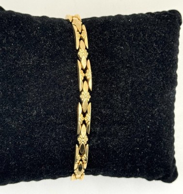 Armband, 585 Gelbgold, Gegliedert im Blütendesign. Schlichtes Armband mit Blütengliedern. Steckverschluss mit Sicherheitsacht.