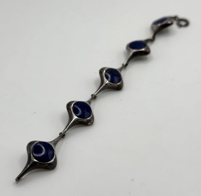 Lapislazuli Armband, 835 Silber, gegliedert. Sternförmige Elemente mit eingelassenen Lapislazuli.