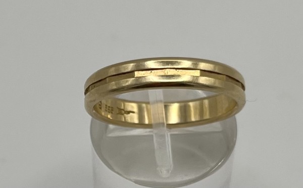 Ehering, 585 Gelbgold, Größe 56. Feiner Ring in schlichtem Design.