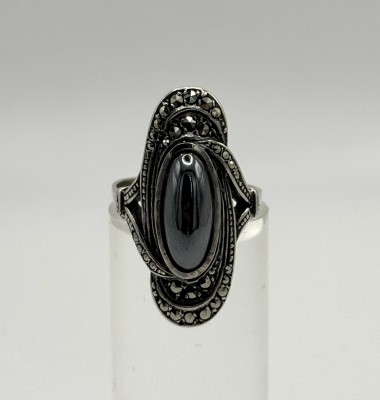 Markasit Ring, 925 Sterlingsilber, Größe 53. Schöner Ring in langgezogener Form, mit mittig eingesetztem, ovalen Markasit.