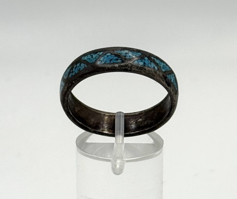 Ring mit eingearbeiteten Steinen, 925er Sterlingsilber, Größe 70.