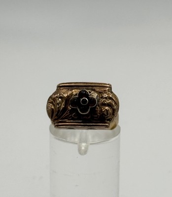 Goldring mit fünf Rubinen, 750 Gelbgold, Größe 54.