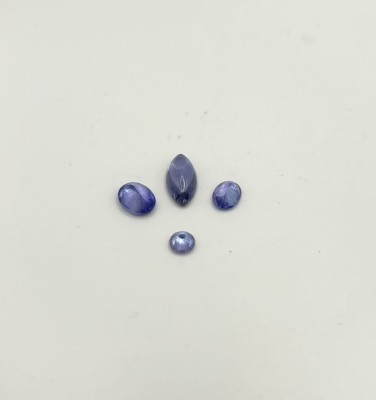 Tansanit, lose Steine, vier Stück, gesamt um 6,1 ct.