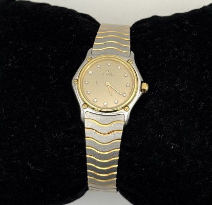 Ebel Damenarmbanduhr, Classic Wave, Stainless Steel. Bicolor, Gehäuse und Elemente des Armbands vergoldet. Ziffernblatt mit Modesteinen ausgeführt. Funktion nicht geprüft.