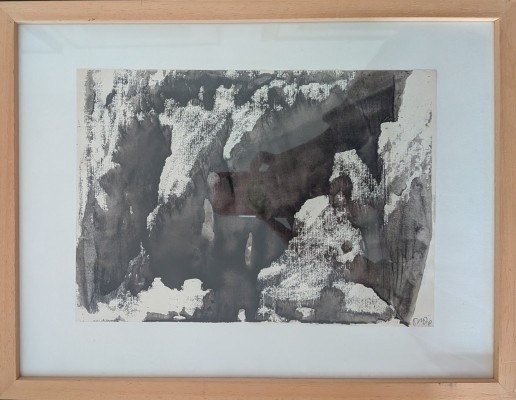 Ossorio, Alfonso (1916-1990) Abstraktes Bild, Tusche auf Papier. Das Werk zeichnet sich durch expressive, fließende Formen in verschiedenen Grau- und Schwarztönen aus. Die Komposition spielt mit starken Hell-Dunkel-Kontrasten und Texturen, die durch den Farbauftrag entstanden sind.