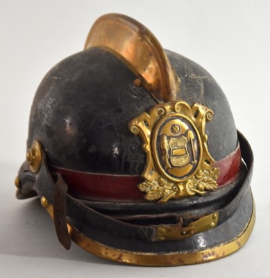 FEUERWEHRHELM Wappenschild Spaten u. Fisch FEUERWEHRHELM Wappenschild Spaten u. Fisch