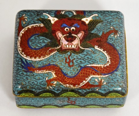 CLOISONNÉ-DECKELDOSE mit Drachenmotiv CLOISONNÉ-DECKELDOSE mit Drachenmotiv