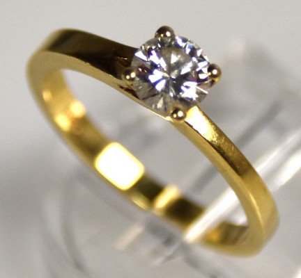 RING mit Solitärbrillant RING mit Solitärbrillant