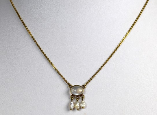 MONDSTEIN-COLLIER mit Biwa Perlen MONDSTEIN-COLLIER mit Biwa Perlen